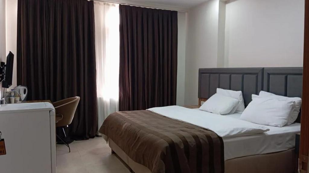 Standard Room, Street View