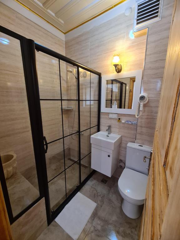 Suit Oda, Kara Manzaralı