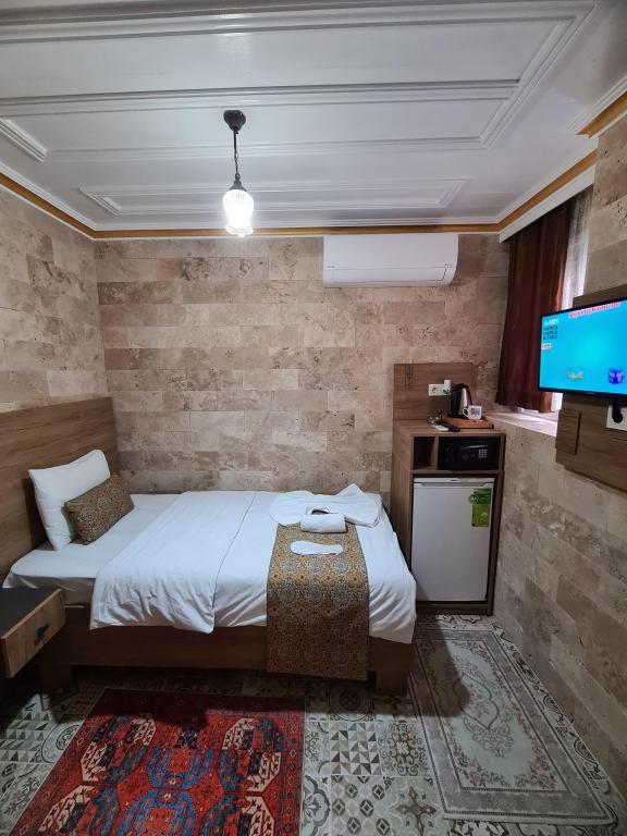 Ground Floor Room, Land View (1 Person)