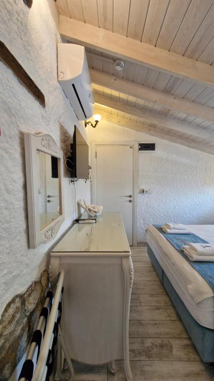 Çatı Katı Standart Oda,Bahçe Manzaralı,2. Kat