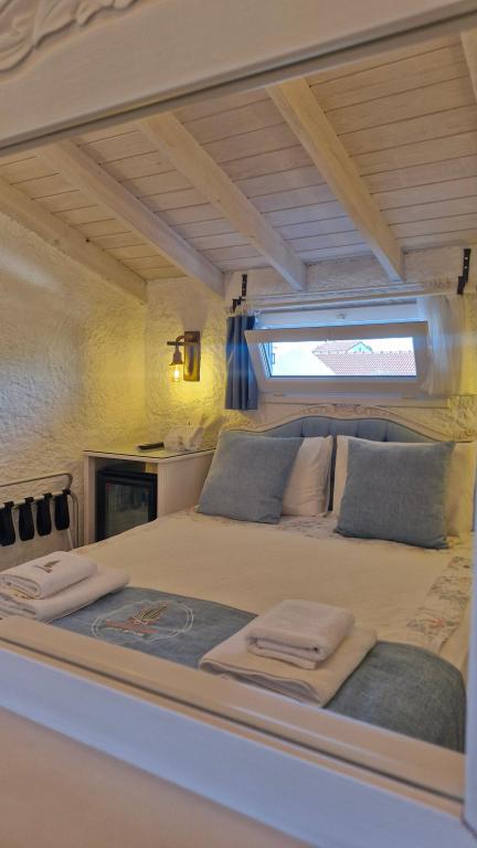 Çatı Katı Standart Oda,Köy Manzaralı,2. Kat