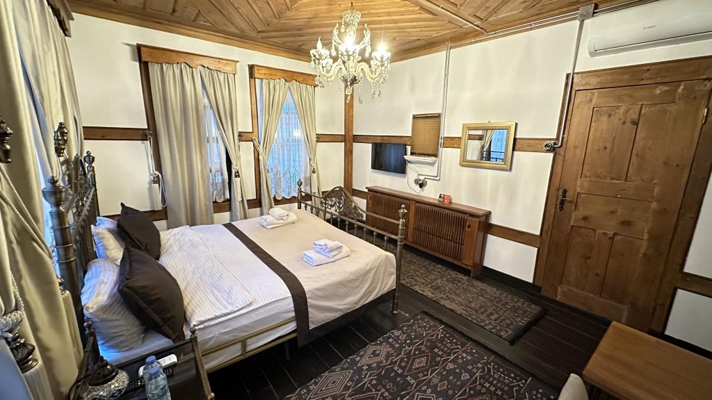 Çift Kişilik, Hamamlı