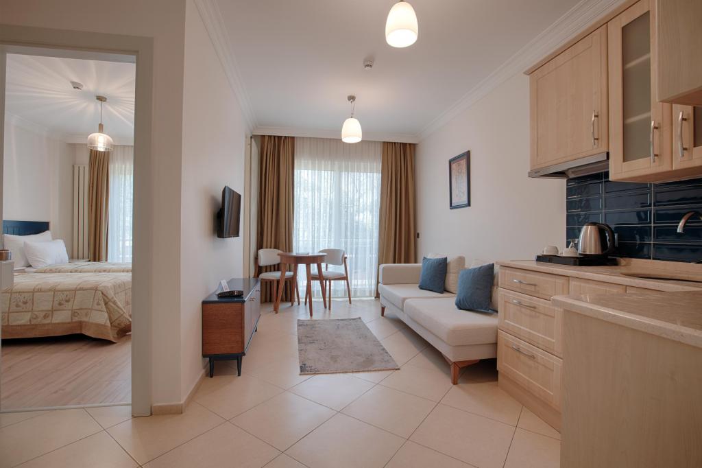 Suit 1+1 Daire Oda, Bahçe Manzaralı (Balkonsuz)
