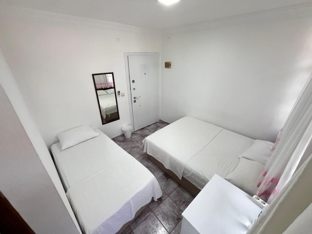 Triple,bahçe Manzaralı,balkonlu