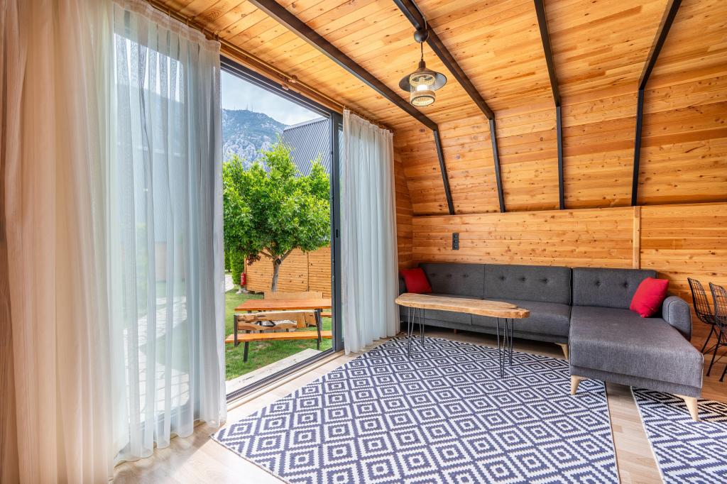Deluxe Room, Mountain View (Jacuzzi)