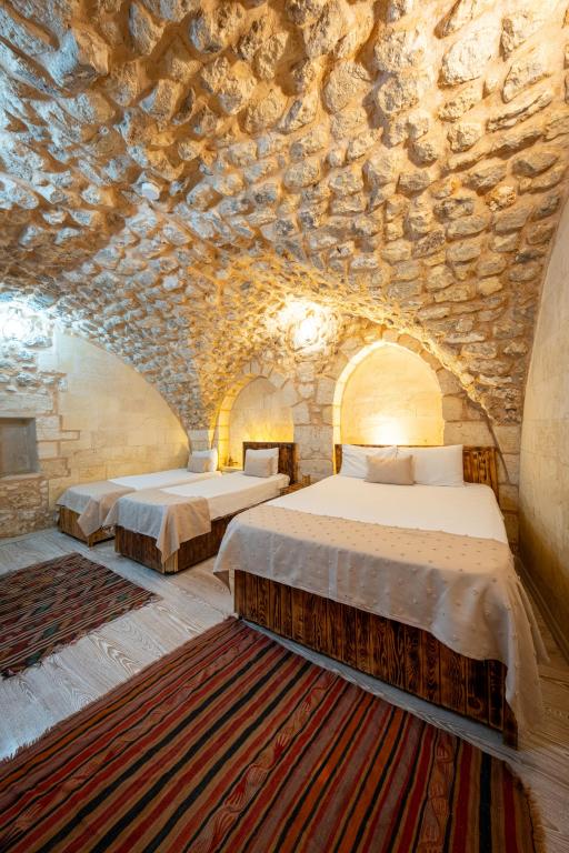 Suit Taş Ev Oda, Kara Manzaralı