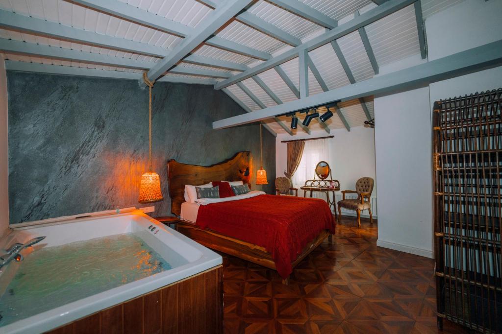Villa,Havuz ve Bahçe Manzaralı,Şömineli ve Jakuzili