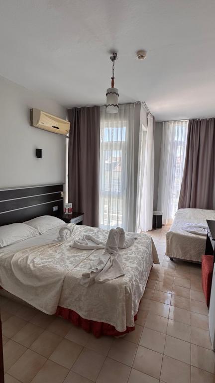 Standard Room, Pool Or Mountain View (Balcony)