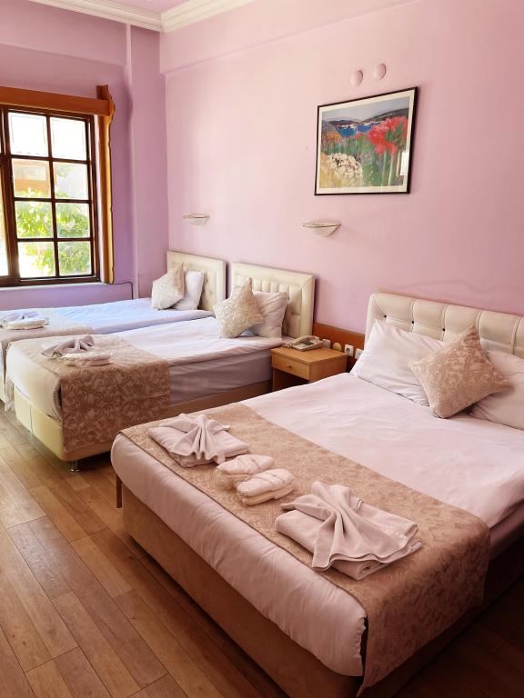 Aile Odası, Bahçe Manzaralı