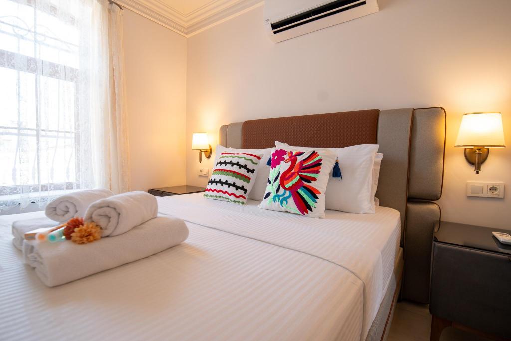 Economy Room, Street View