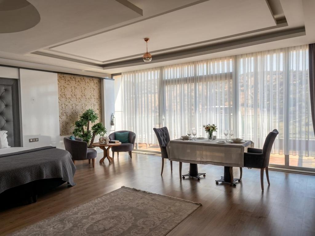 Suite,Dağ Manzaralı,Jakuzili ve Balkonlu