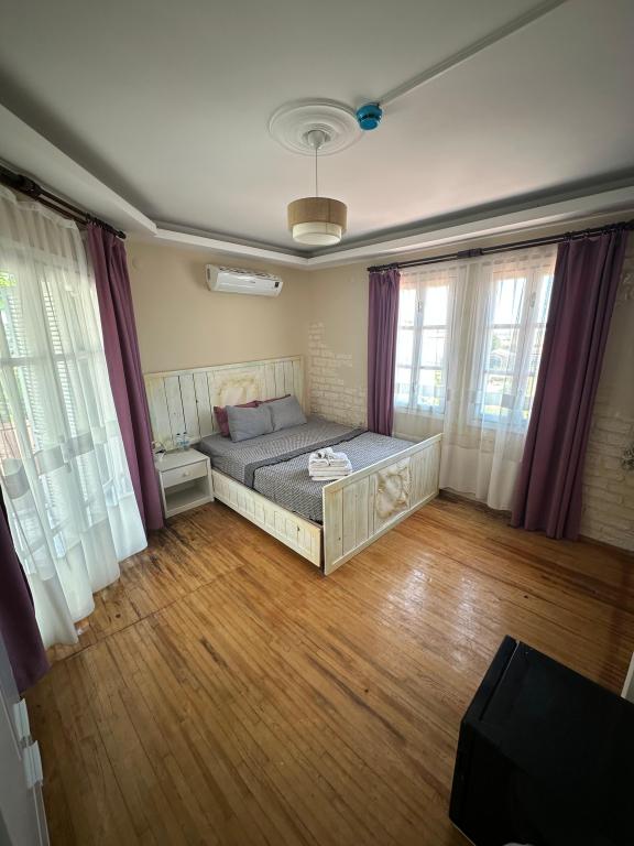 Üst Kat Balkonlu Oda,Bahçe Manzaralı
