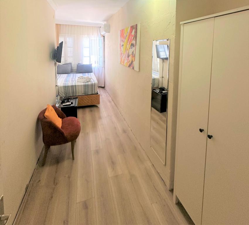 Standart Oda,Giriş Katı