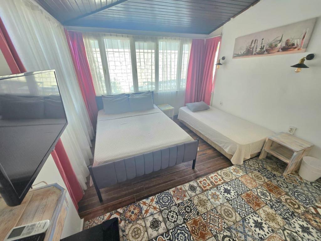 Üç Kişilik Oda
