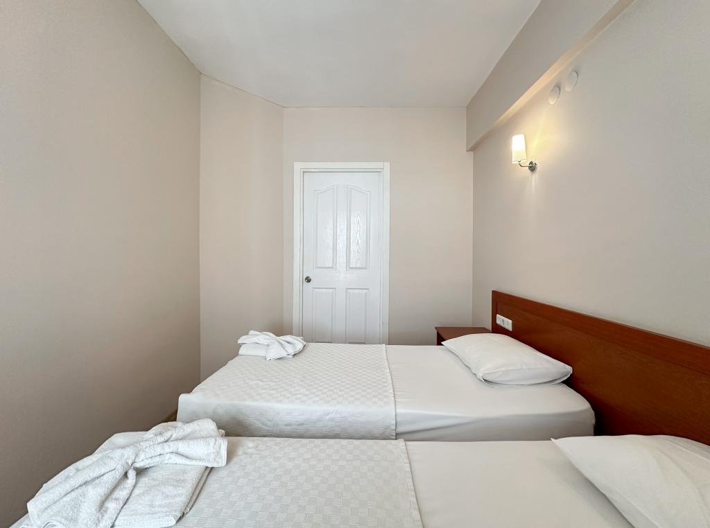 Suite,Bahçe Manzaralı,Balkonlu