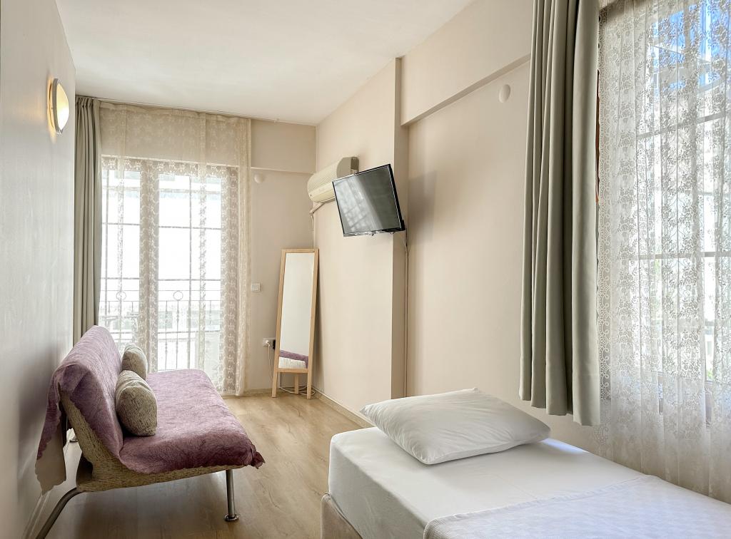 Suite,Bahçe Manzaralı,Balkonlu