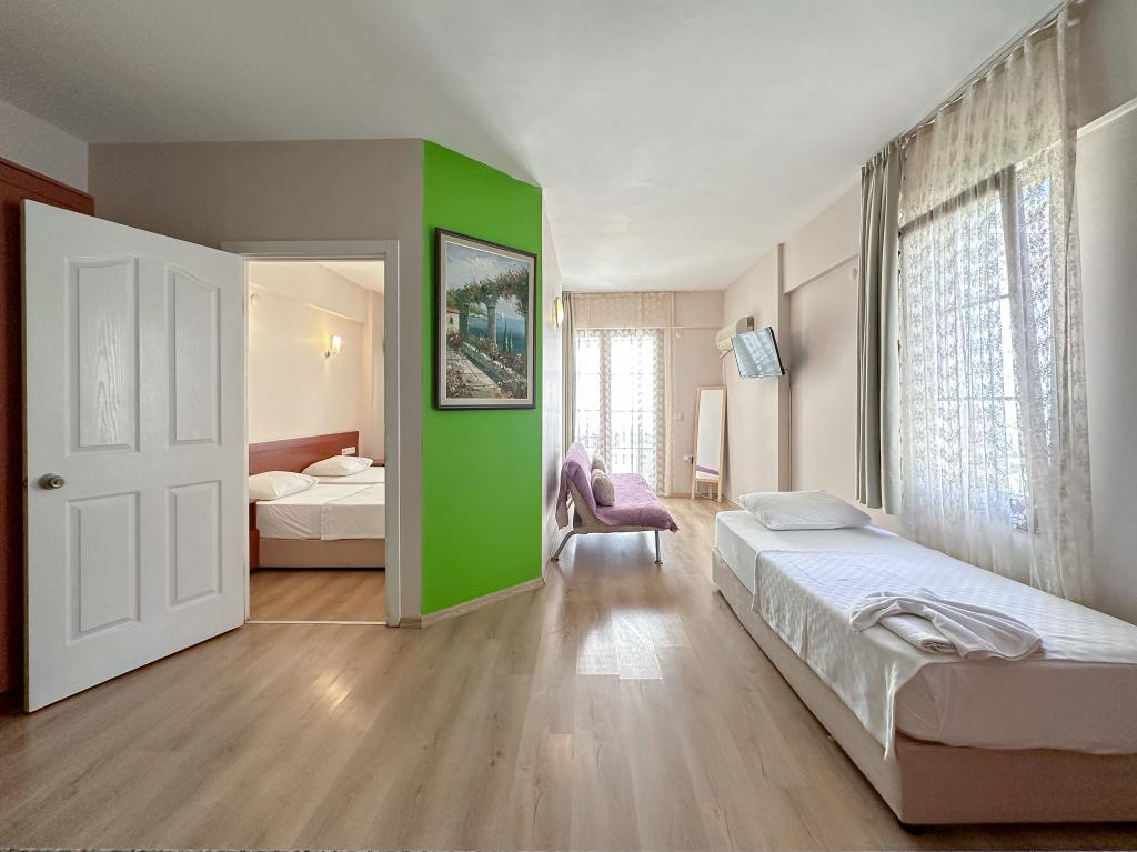 Suite,Bahçe Manzaralı,Balkonlu