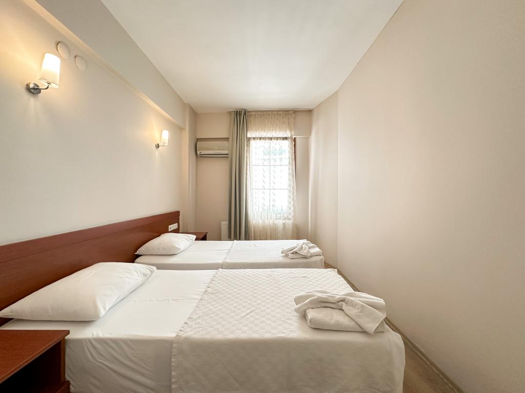 Suite,Bahçe Manzaralı,Balkonlu