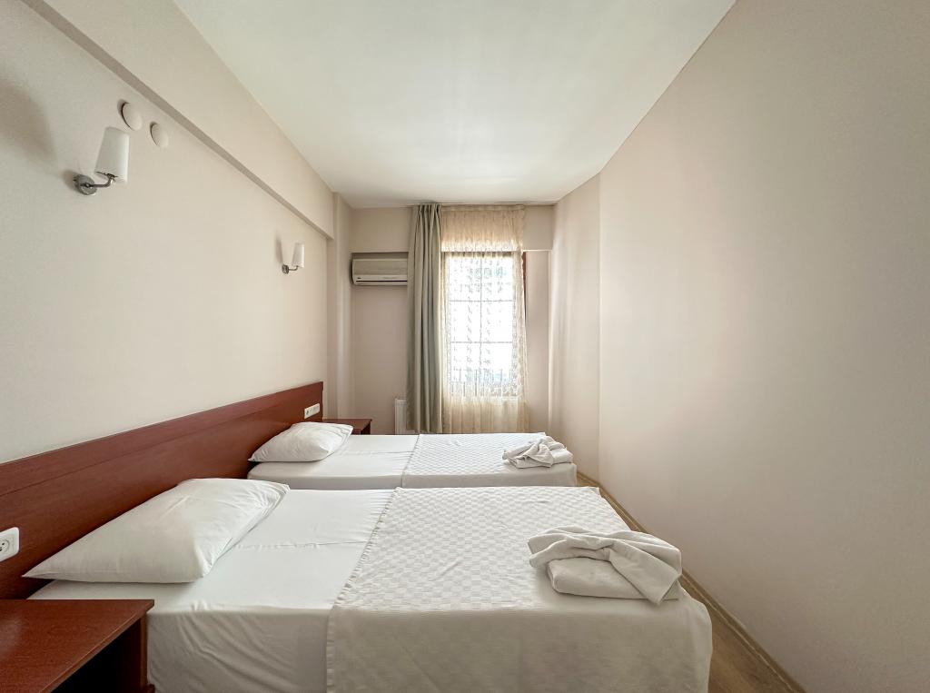 Suite,Bahçe Manzaralı,Balkonlu