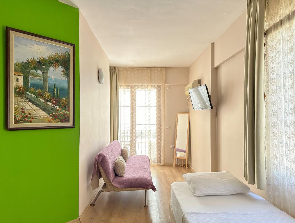 Suite,Bahçe Manzaralı,Balkonlu