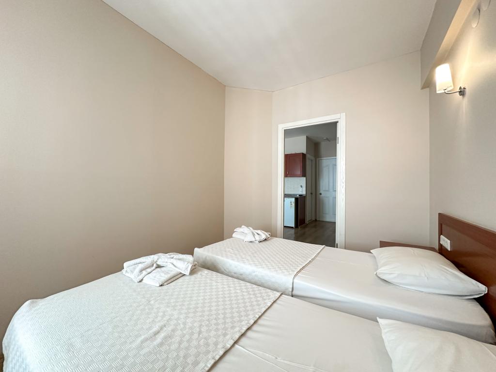 Suite,Bahçe Manzaralı,Balkonlu