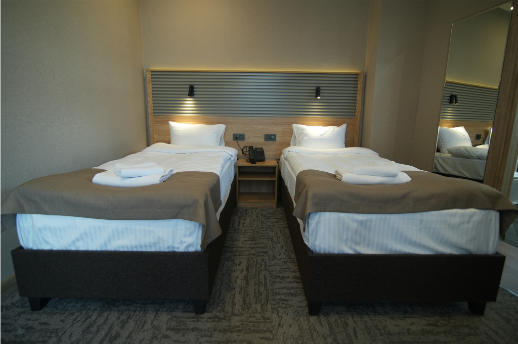 Iki Ayrı Yataklı Oda, Şehir Manzaralı