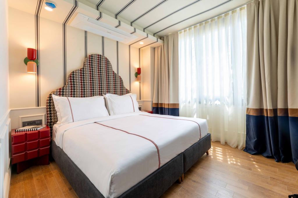 Deluxe Room, City View