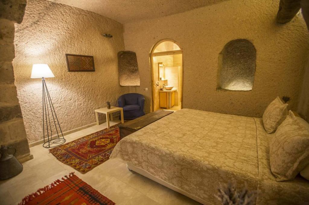 Superior Cave Suite Room