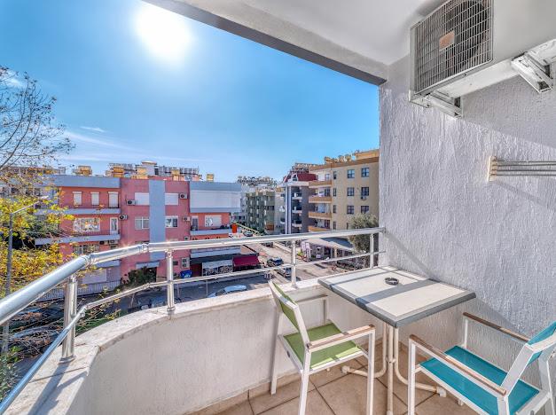 Standart Oda, Kara Veya Havuz Manzaralı (Balkonlu)