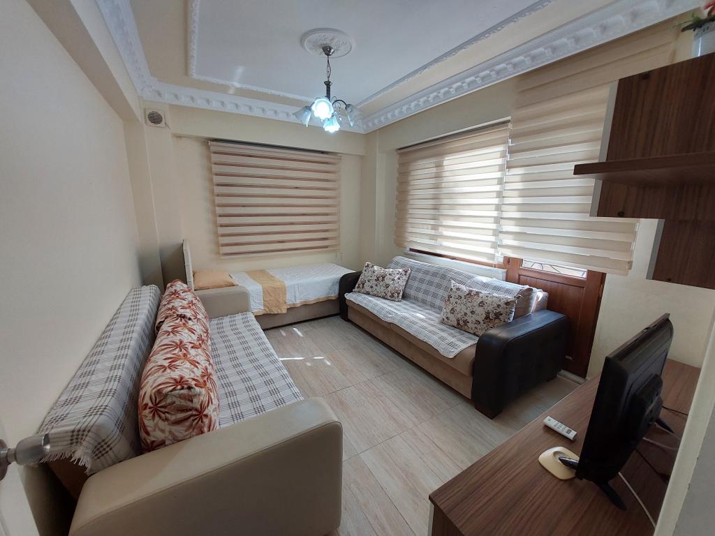 Aile 1+1 Daire Odası, Bahçe Manzaralı (Balkonlu)