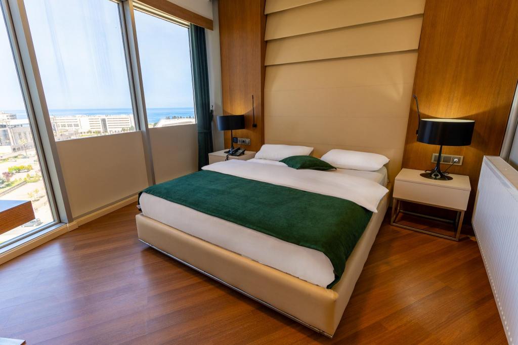 Standard Room, Land View