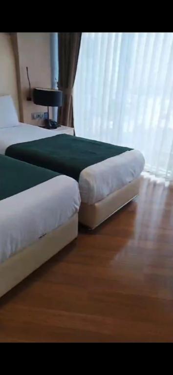 Twin Room, Land View