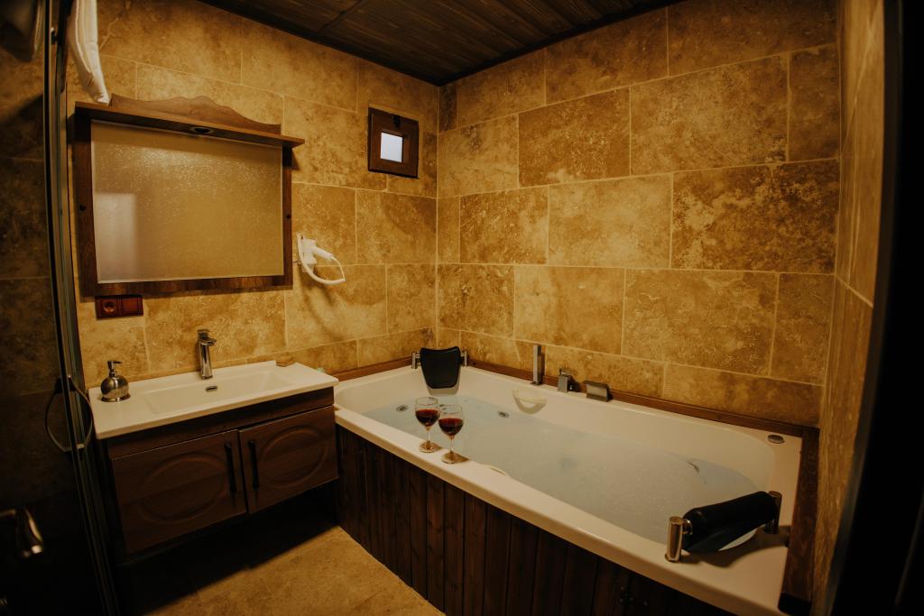 Corner Suite - Jakuzili,Şehir veya Dağ Manzaralı,2. Kat