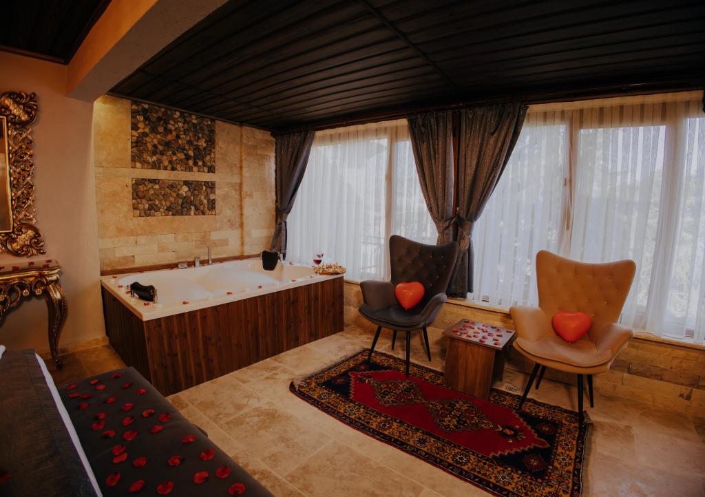 Dark Room with Jakuzzi,Şehir Manzaralı,2. Kat