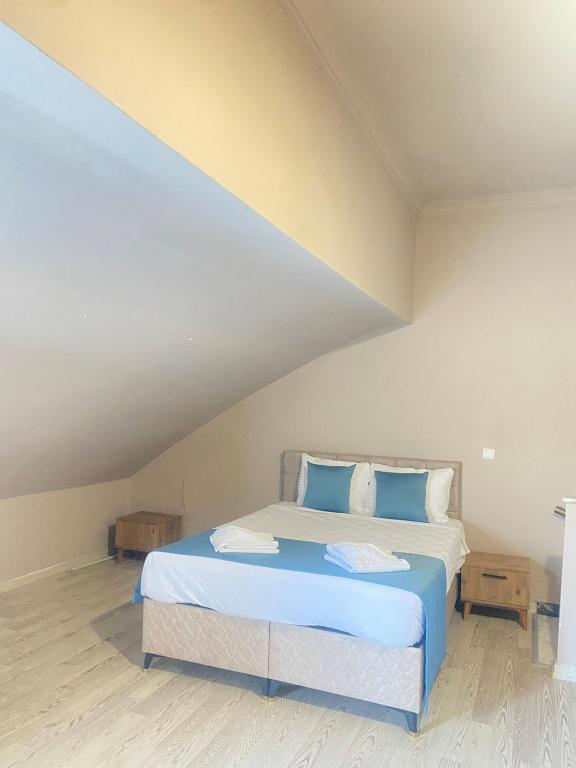 Dubleks Oda, Havuz Veya Dağ Manzaralı