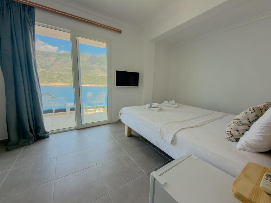 Triple,Deniz Manzaralı,Balkonlu