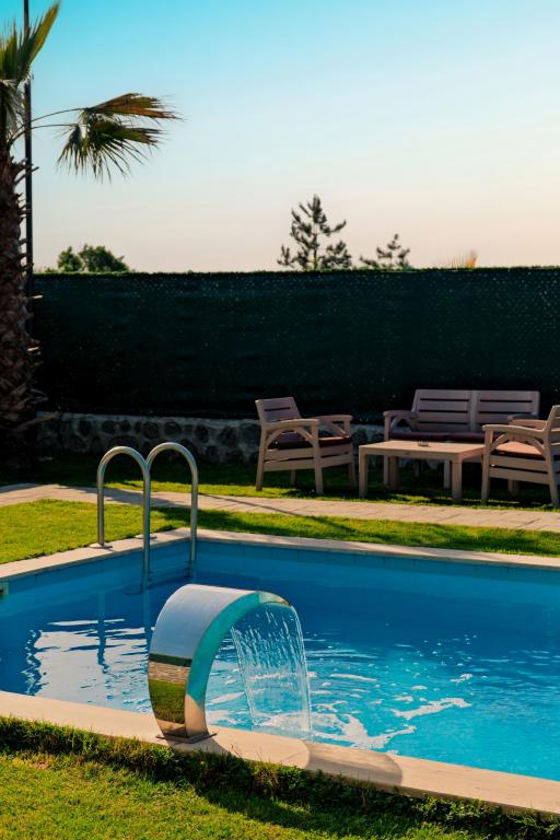 Bungalow,Göl Manzaralı,Isıtmalı Özel Havuzlu