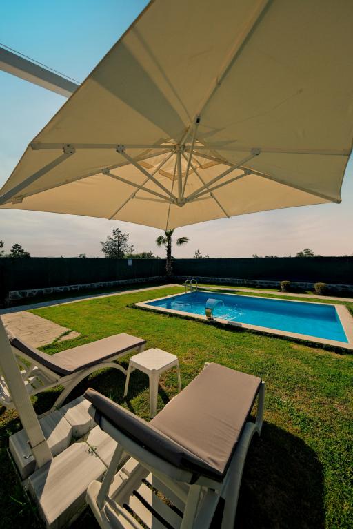 Bungalow,Göl Manzaralı,Isıtmalı Özel Havuzlu