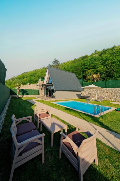 Bungalow,Göl Manzaralı,Isıtmalı Özel Havuzlu