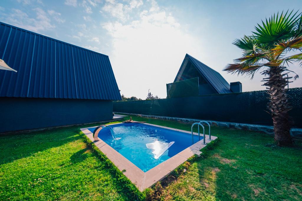 Bungalow,Göl Manzaralı,Isıtmalı Özel Havuzlu