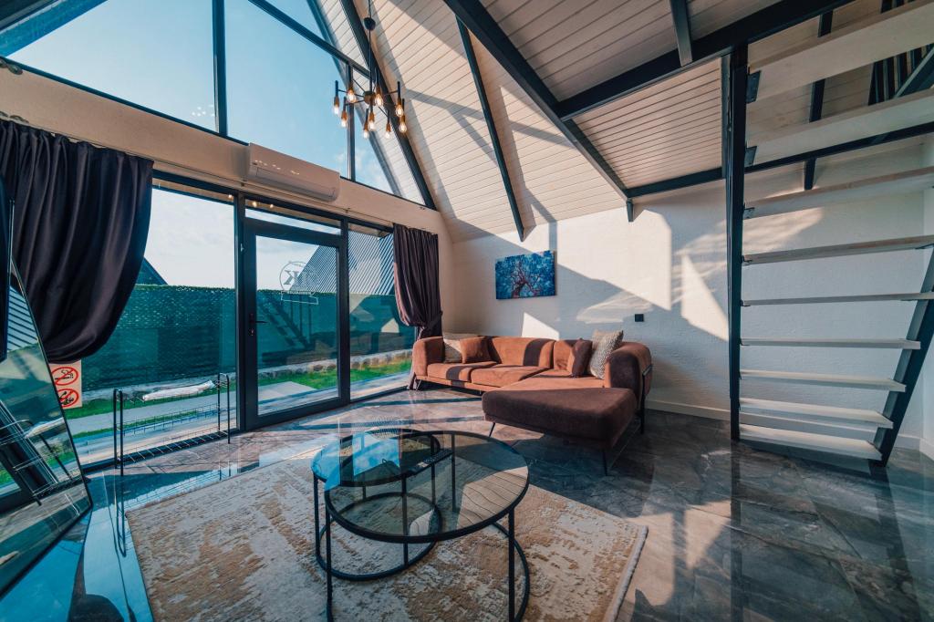 Bungalow,Göl Manzaralı,Isıtmalı Özel Havuzlu