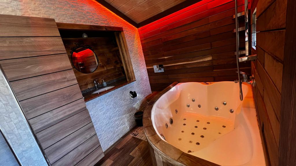 King Suite,Şehir Manzaralı,Jakuzili ve Balkonlu