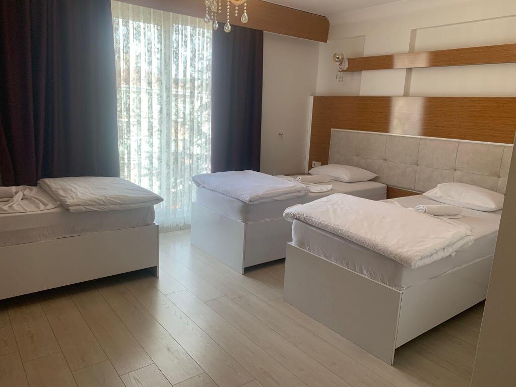 Aile Odası, Bahçe Manzaralı