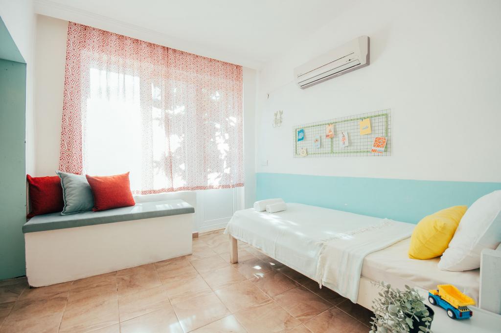 Aile Odası, Cadde Manzaralı
