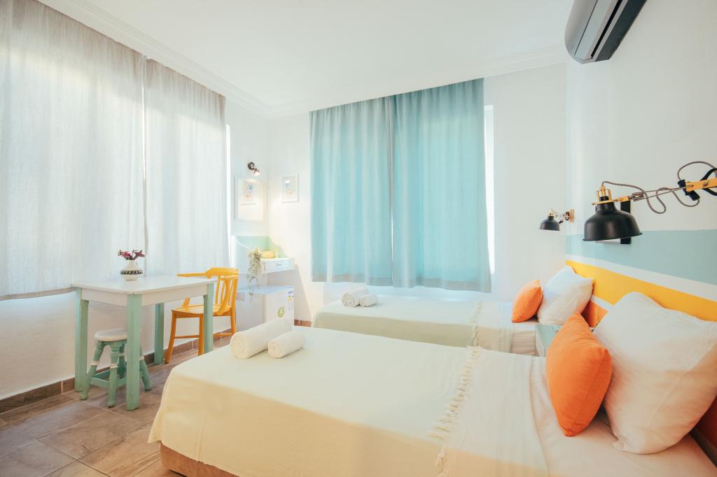 İki Ayrı Yataklı Oda, Cadde Manzaralı