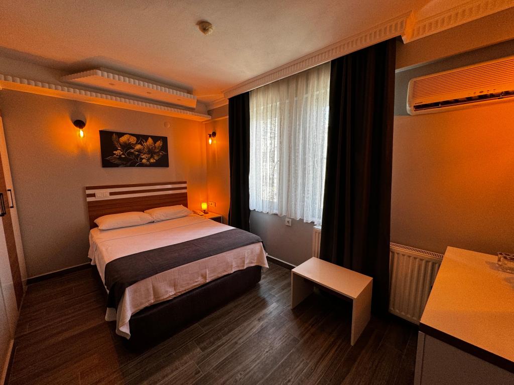 Economy Room, City Or Mountain View