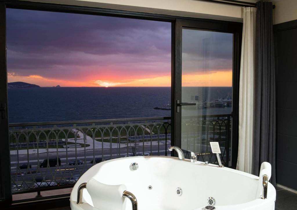Suite Room, Sea View (Jacuzzi)