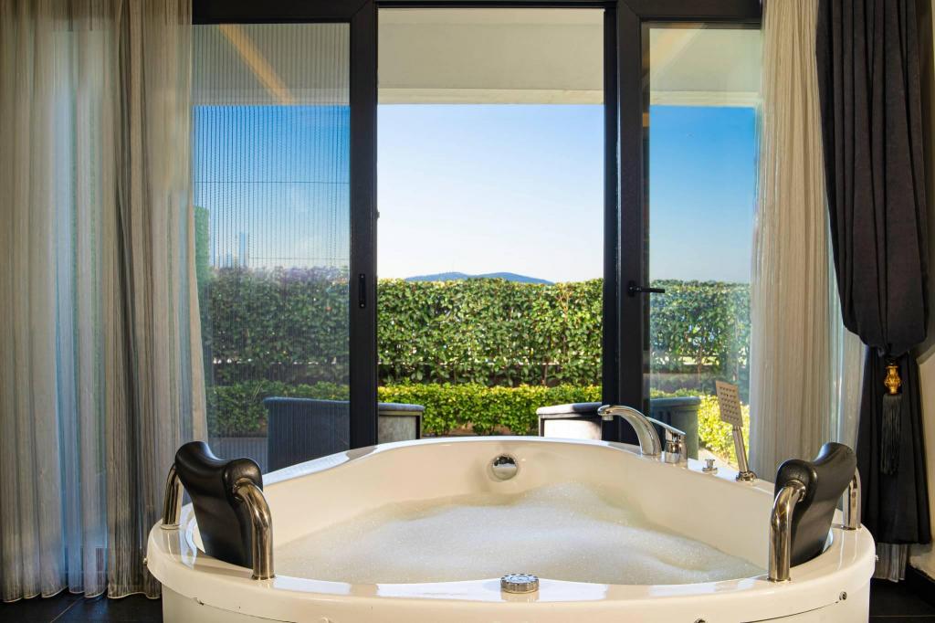 Suit Oda, Bahçe Manzaralı