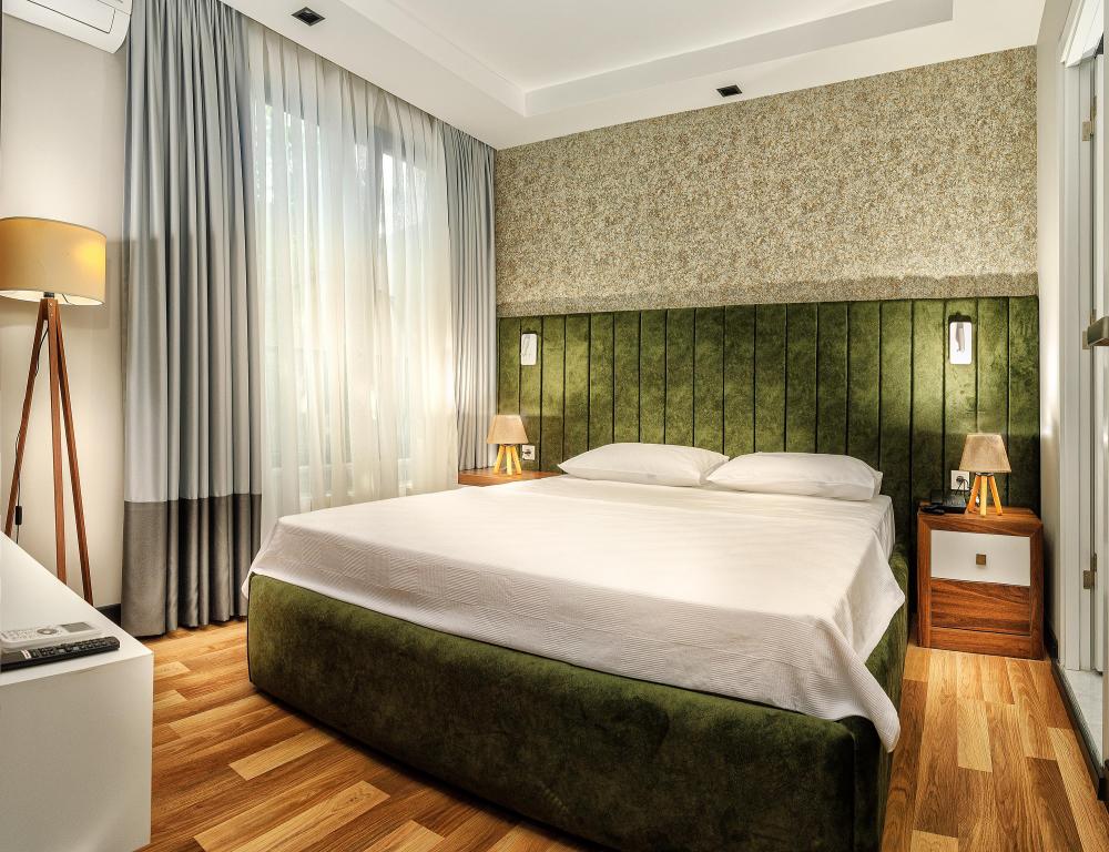 Standard Room, Street View