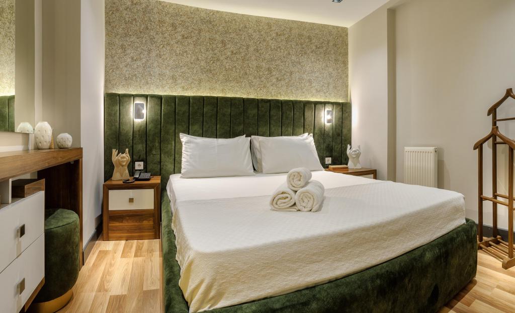 Deluxe Room, Street View